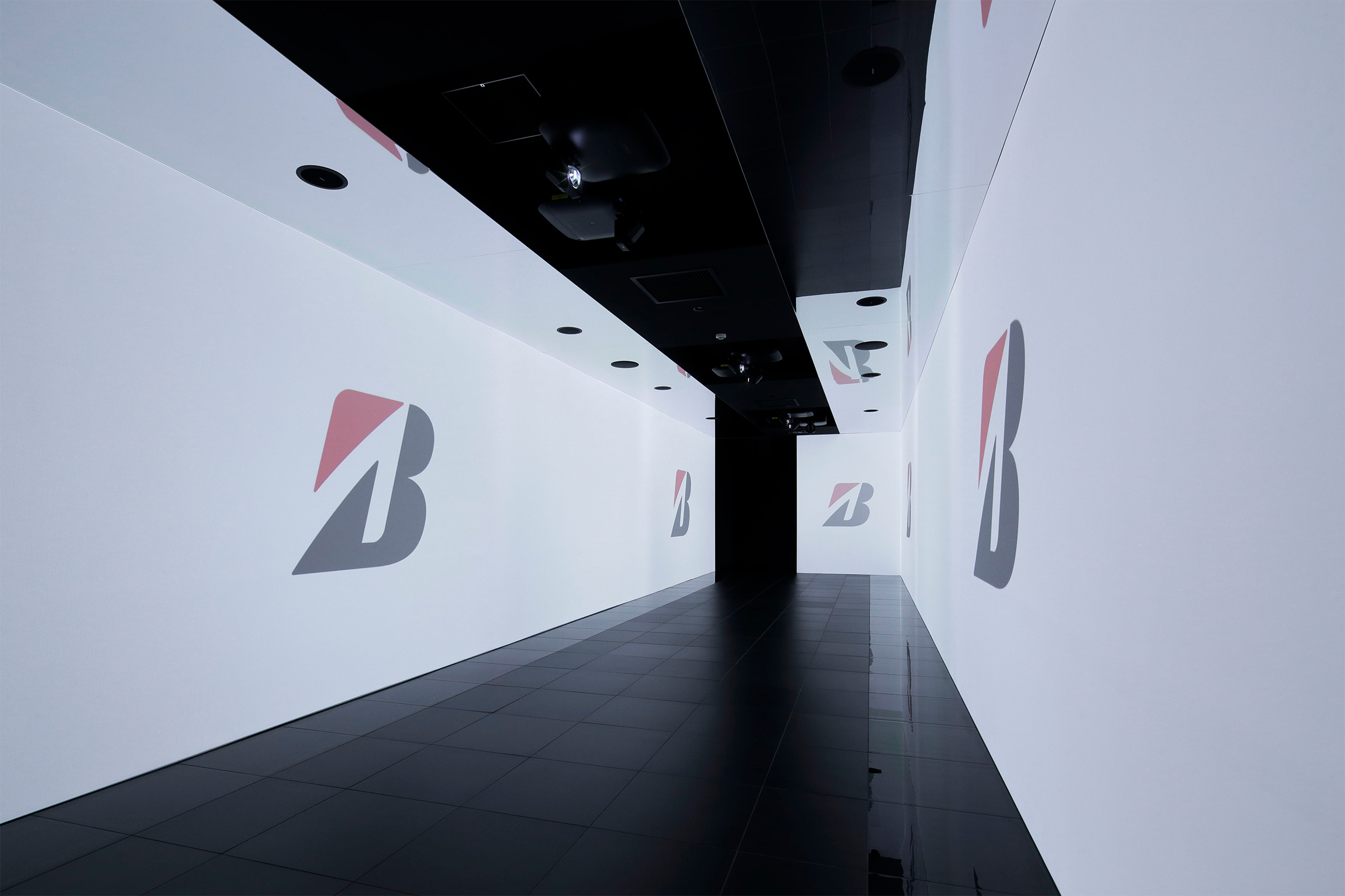 ブリヂストン,Bridgestone Innovation Gallery,プロジェクター